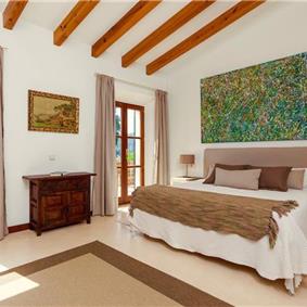 4 Bedroom Villa with Pool near Cala San Vicente, Sleeps 8-9